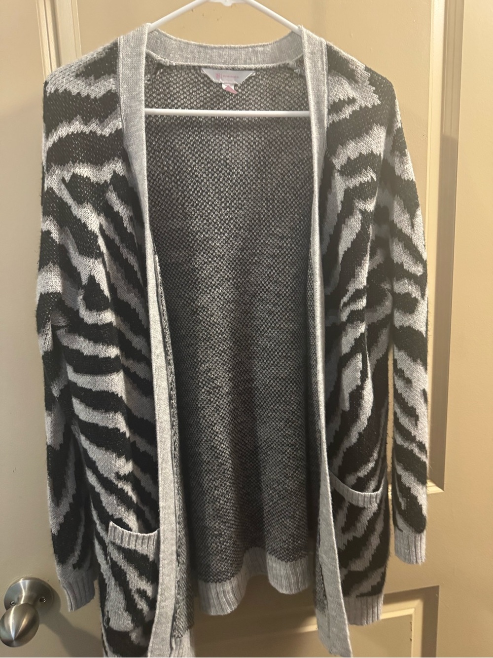 Cozy Open-Front Zebra Print Cardigan Sweater - Black & Gray